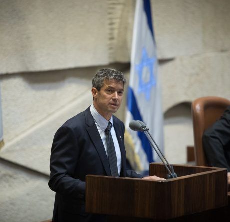 נאום הסמרטוטים של הנדל: "אין לכם טיפת דעה עצמית"