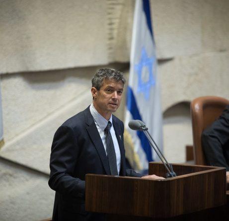 נאום הסמרטוטים של הנדל: "אין לכם טיפת דעה עצמית"