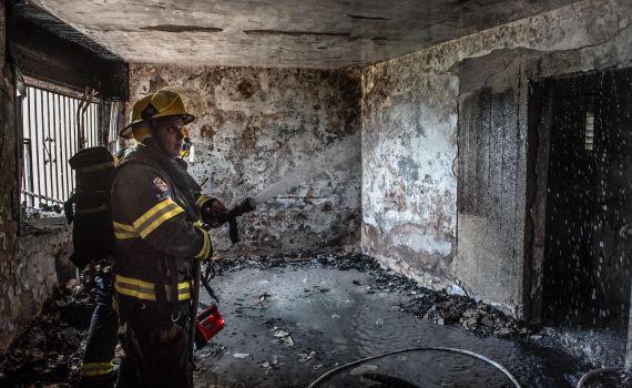 פעוט נהרג בשריפה בבניין בצפת, 18 פצועים נוספים