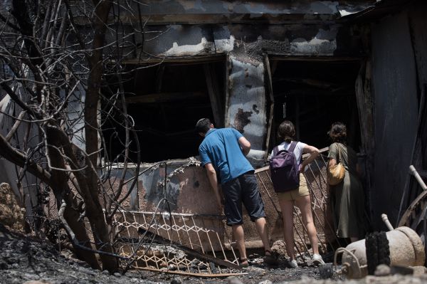 צפו בנס: הבתים נשרפו ובית הכנסת נותר שלם