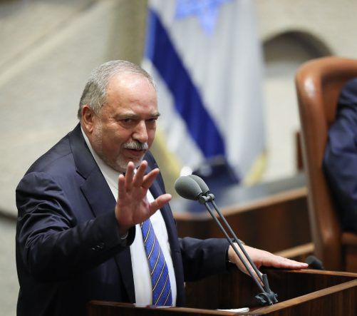 הפוליטיקאים מגיבים לליברמן: "דסבידנייה איווט"