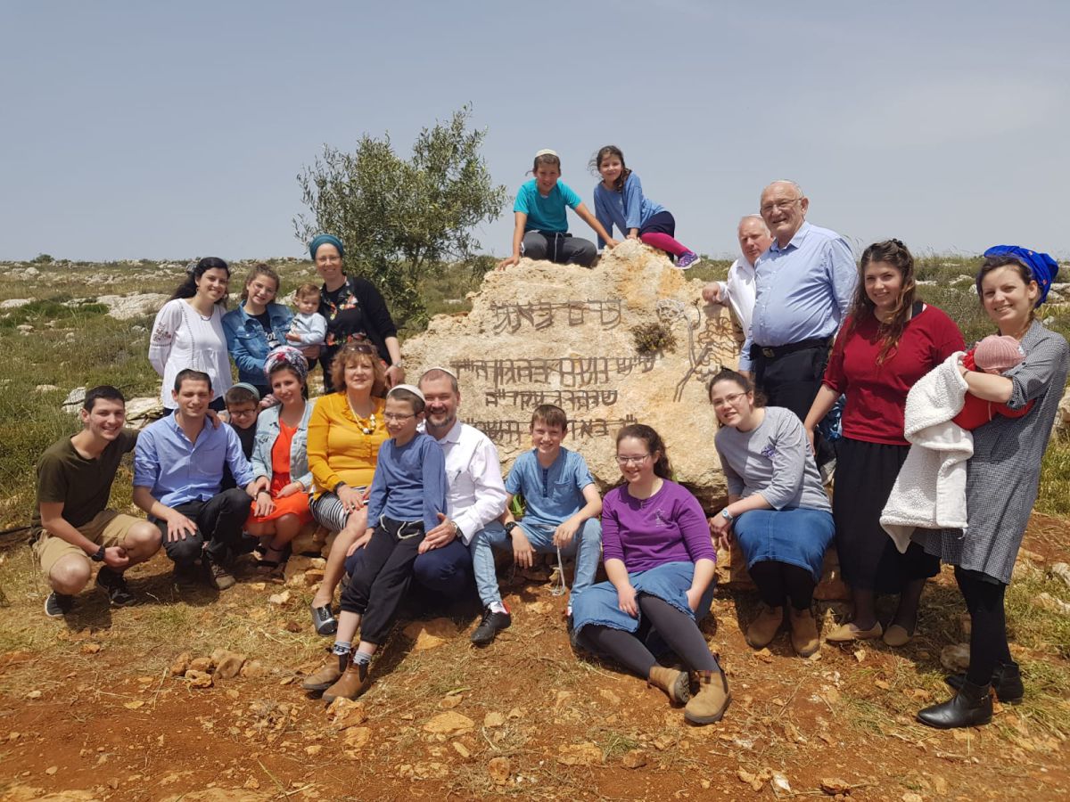 נטיעת כרם בחבל בנימין לזכרו של סמל נועם בהגון