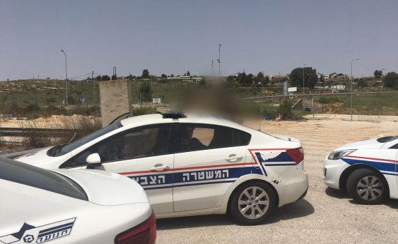 השוטר נדהם: 11 נוסעים ברכב; 6 תינוקות ללא חגורה