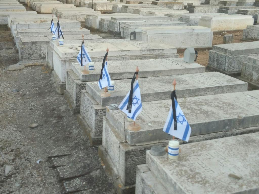 מיזם 'נר ודגל': תנועות הנוער עלו לקברי החללים