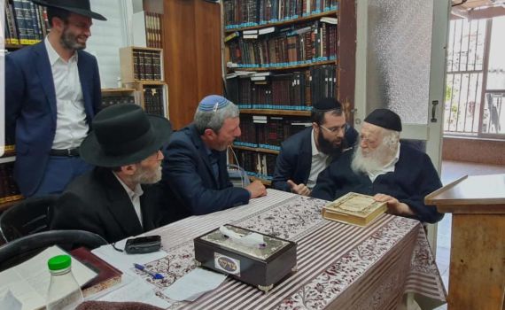 הרב רפי פרץ, אין לנו גדולים משלנו? / דעה