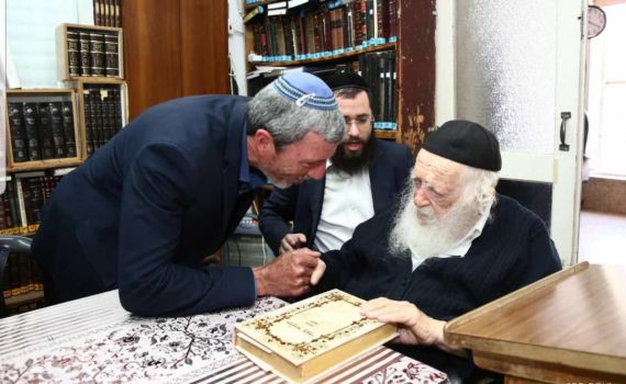 העידן שאחרי בנט: הרב פרץ בברכה אצל הרב קנייבסקי
