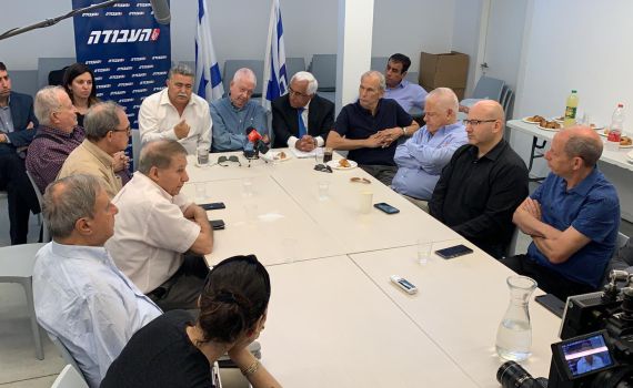 עמיר פרץ נערך להתמודדות: "נרד מהגדר אל השטח"