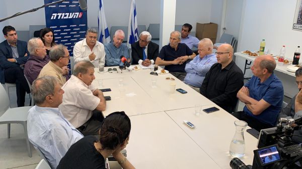 עמיר פרץ נערך להתמודדות: "נרד מהגדר אל השטח"