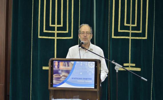 "בקרוב יהיו בקרבנו בני אדם שיוולדו מפלסטיקה"