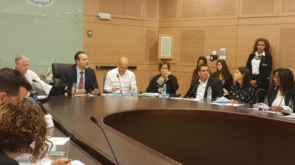 עימות על החסינות: "אתה בושה וחרפה לבית הזה!"