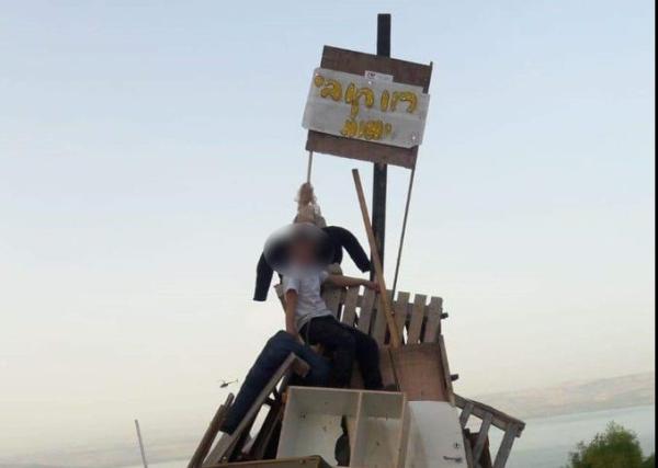 מחאה בטבריה: בובה בדמות ראש העיר נשרפה במדורה