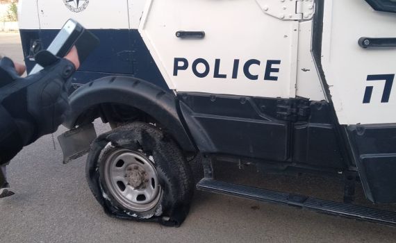 לאחר עימות קשה: רעולי פנים תקפו שוטרים ביצהר