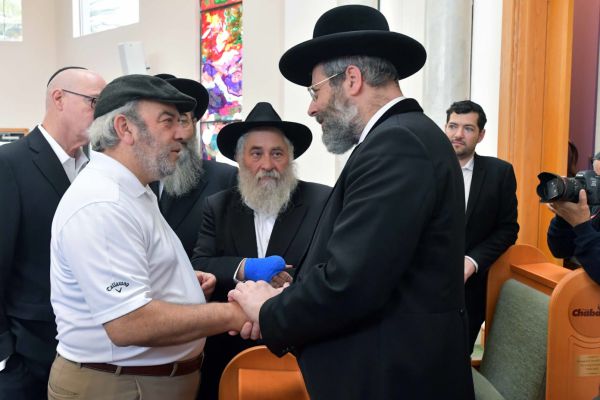 חודש לירי בקליפורניה: הרב דוד לאו נפגש עם הפצועים