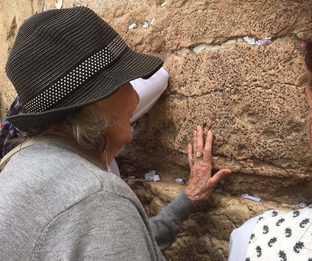 מרגש: בגיל 97, ניצולת השואה חגגה בת מצווה