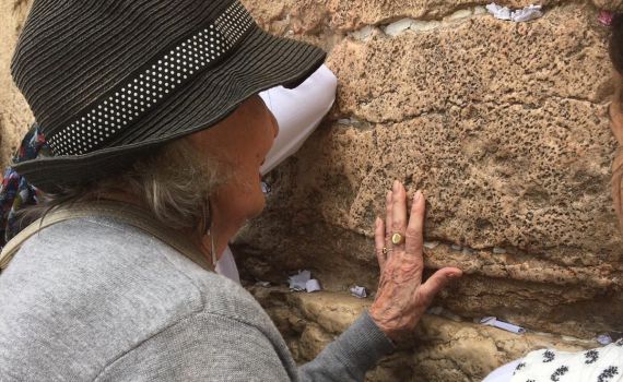 מרגש: בגיל 97, ניצולת השואה חגגה בת מצווה