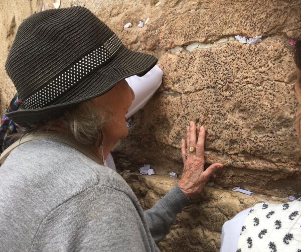 מרגש: בגיל 97, ניצולת השואה חגגה בת מצווה