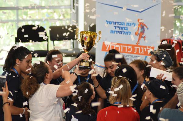 אלופת חמ"ד סל בנות: אולפנית ישורון פ"ת