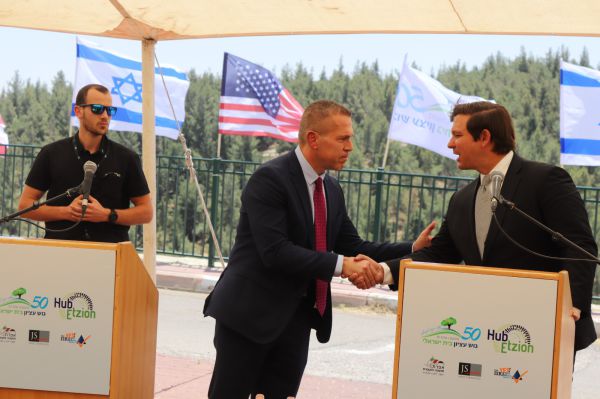 מושל פלורידה: "מה שמניע את ה-BDS זה אנטישמיות"