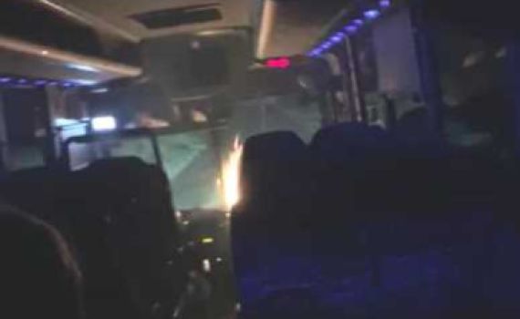 בקבוק תבערה על האוטבוס; רגעי החרדה של הבנות. צפו