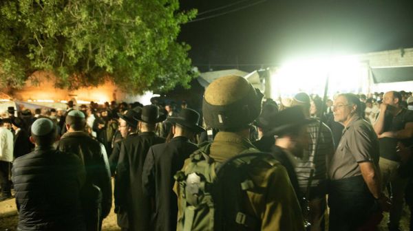 אלפים בהילולת יהושע בן נון בשומרון