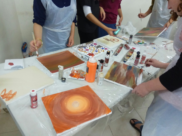 מנציחה את השואה לאורו של האדמו"ר מפיאסצנה