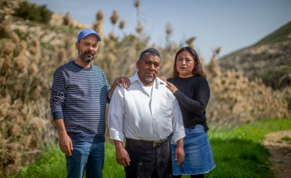 "במותו ציווה לנו שמחה": עמיר בניון בשיר זיכרון מרגש