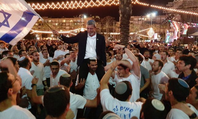  תל אביב לבשה חג: הרב פרץ חגג עצמאות בכיכר רבין. צפו