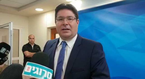 השר אופיר אקוניס אובחן כחולה קורונה