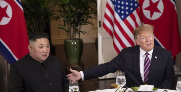 "רק לומר שלום"; טראמפ הזמין את קים ללחיצת יד