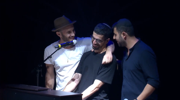 צפו: ההפתעה המרגשת שהכינו לחנן בן ארי