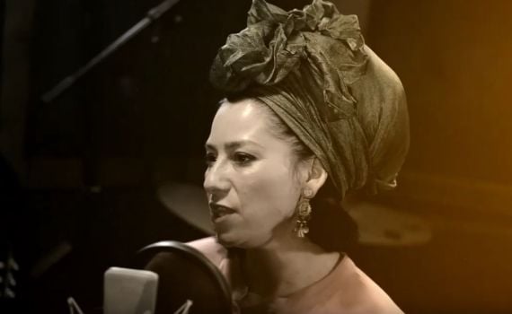 צפו: ריקה רזאל משיקה סינגל ראשון באנגלית