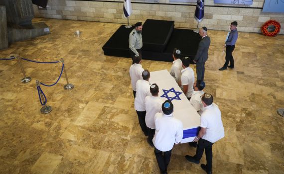 נפרדים מנחמה ריבלין | מסע הלוויה יצא להר הרצל