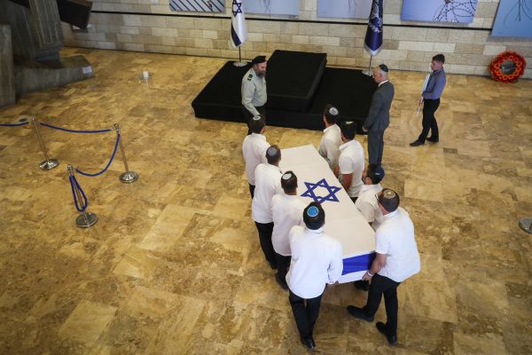 נפרדים מנחמה ריבלין | מסע הלוויה יצא להר הרצל