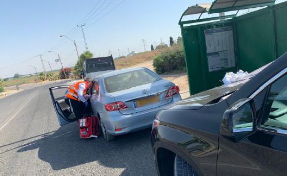 ברכב מקושט: בדרך לחופה; החתן עצר להציל חיים