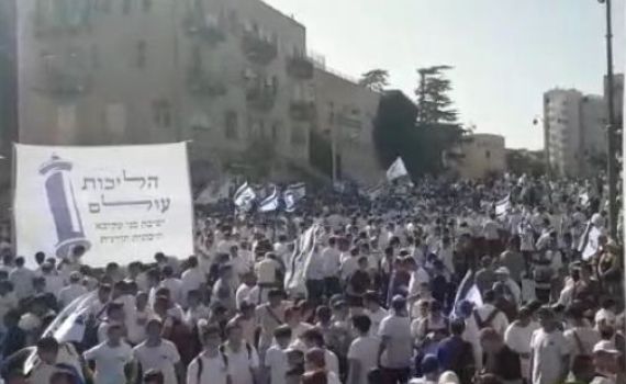 עשרות אלפי סרוגים בריקוד הדגלים בירושלים. צפו