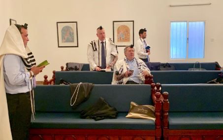 צפו: תיעוד מרגש מתפילת שחרית בוועידת בחריין