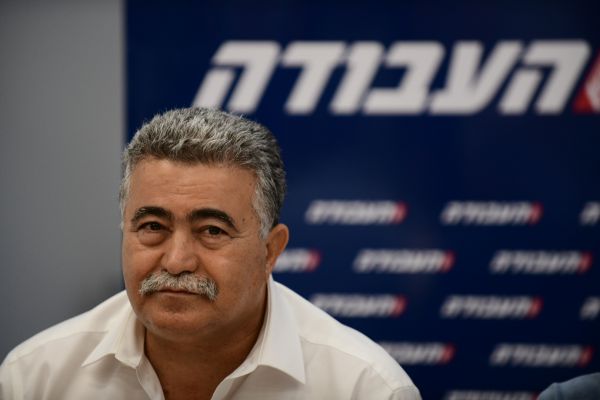 מכה לאהוד ברק ועמיר פרץ: בחירות ליו"ר בפריימריז