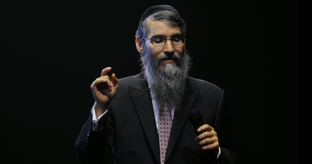 "אבא": אברהם פריד משיק דואט חדש ומרגש. צפו