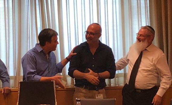 אלירז: מעורבות אירופית מונעת פינוי חאן אל אחמר