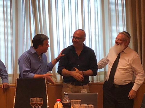 אלירז: מעורבות אירופית מונעת פינוי חאן אל אחמר