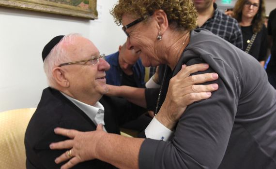 מנחמים את הנשיא ריבלין: מאות הגיעו מרחבי הארץ