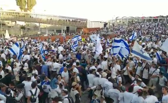 לפיד לשאלת סרוגים: אתה היית מבטל את הריקודגלים?