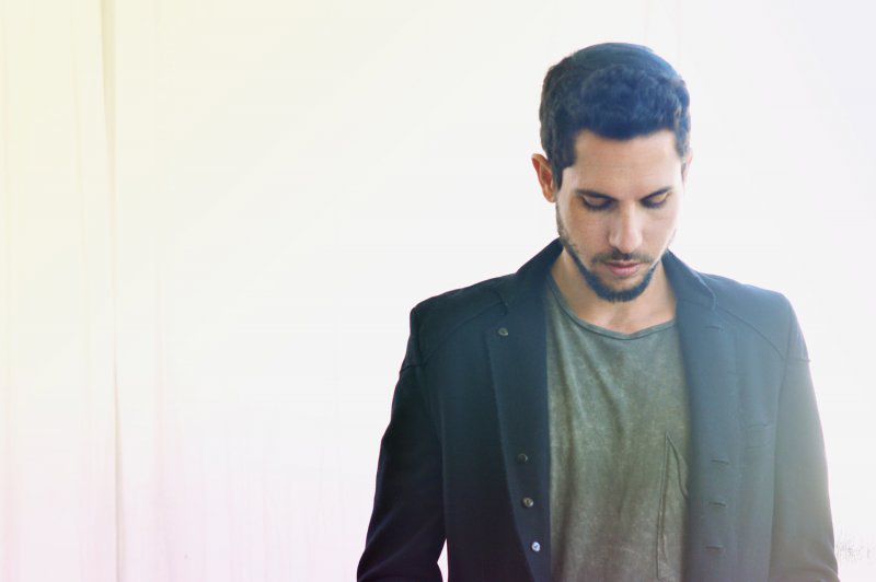 מהפס קול של הסדרה סרוגים לאלבום סולו ראשון