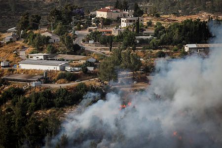 מדינה בלהבות:בת 4 נספתה בשריפה; בתים פונו ליד י-ם
