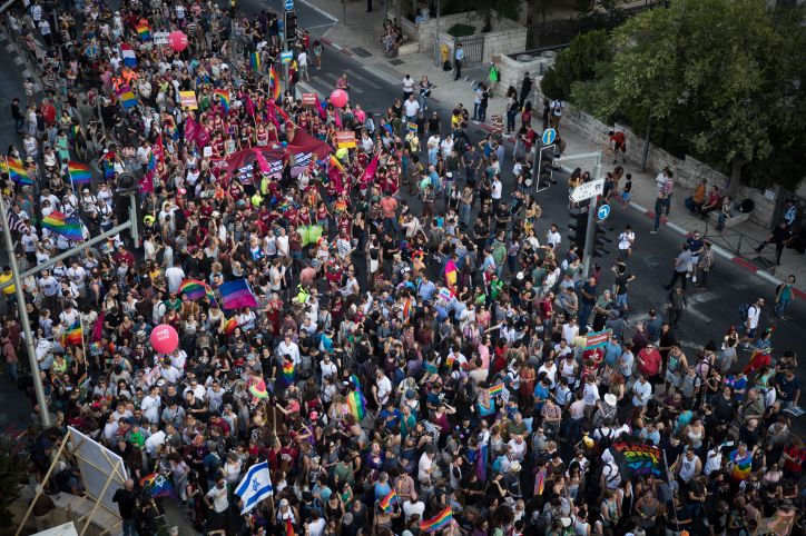 אני מוחה נגד הלהט"בים בגלל שאני אוהב אותם