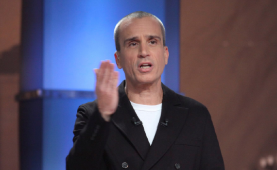 עימות בין אברי גלעד לכתבת החוץ: "רובוט"; "אתה גזען"