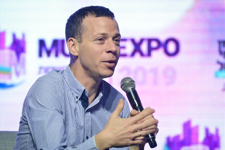 חנוך דאום לעמית סגל: "המשך כך; אל תפחד"