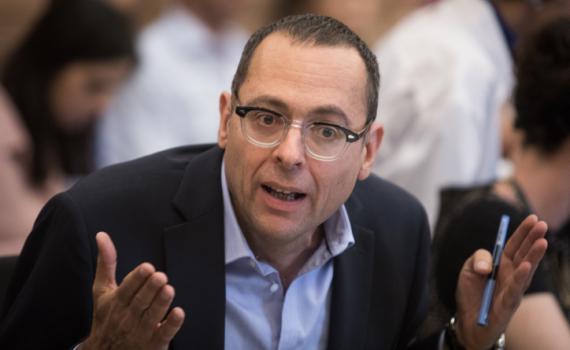 "שקרים והנפצות": עימות בין צבי האוזר למיקי זוהר