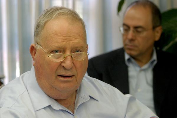 בייגה שוחט: "תומכי נתניהו- להקת כלבלבים מוכי כלבת"