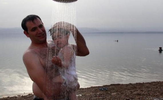 בוא אבא. יש משהו פתטי בהורות המתבכיינת שלכם